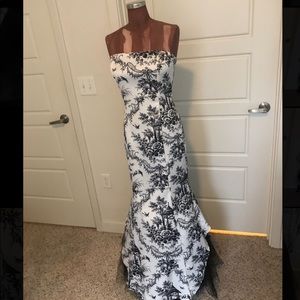 Mermaid strapless dress - fits like size 2